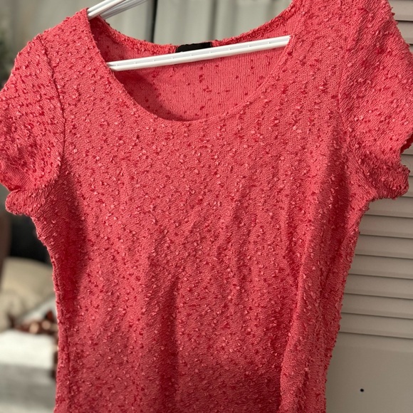 Cute pink textured top - Picture 2 of 7